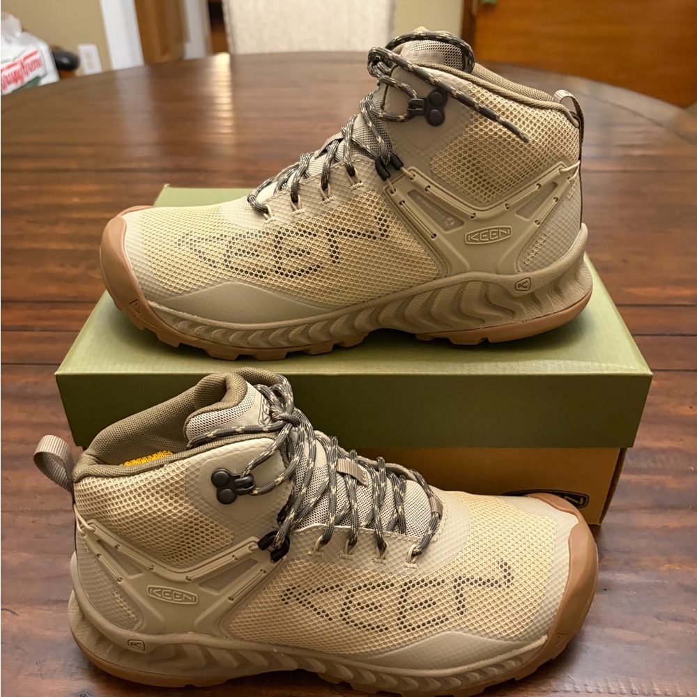 KEEN Plaza Taupe Nxis Evo Mid WP Woman US 10.5 ACS